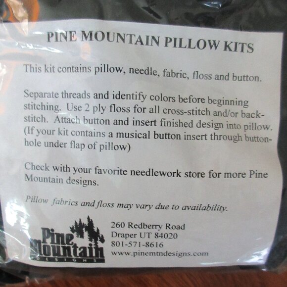 Pine Mountain pillow kit "Winter Foursome" - Picture 3 of 3